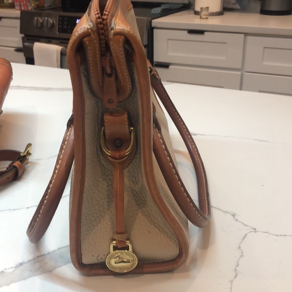 Vintage Dooney and Bourke cream and cognac satchel - Picture 5 of 7